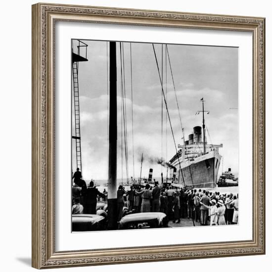 R.M.S. 'Queen Mary' Arriving at Southampton, 1936-null-Framed Photographic Print