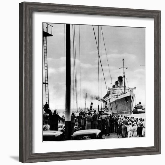 R.M.S. 'Queen Mary' Arriving at Southampton, 1936-null-Framed Photographic Print