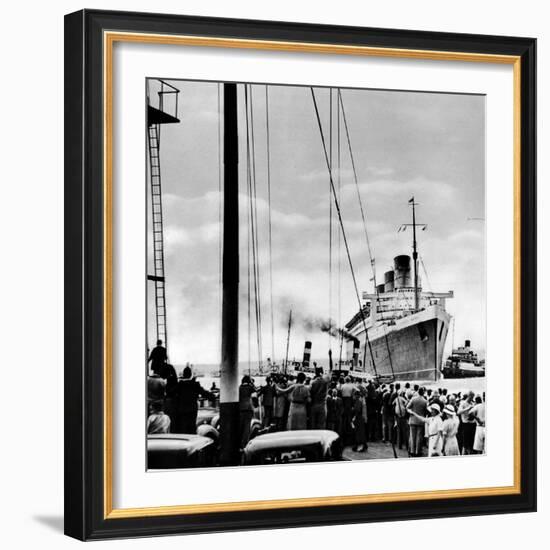 R.M.S. 'Queen Mary' Arriving at Southampton, 1936-null-Framed Photographic Print