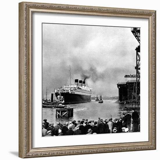 R.M.S. 'Queen Mary' Leaving Clydebank, March 1936-null-Framed Photographic Print