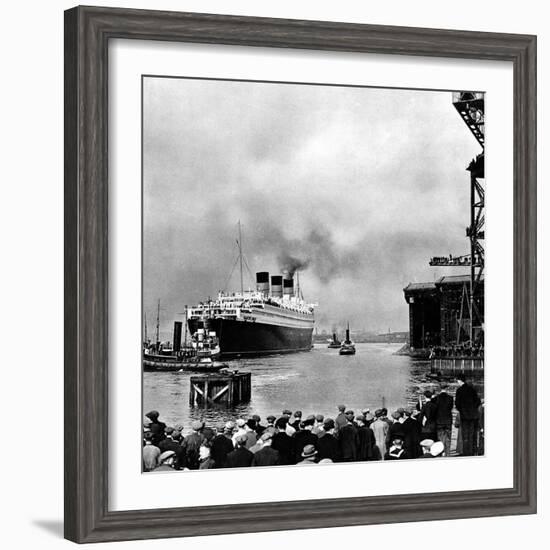 R.M.S. 'Queen Mary' Leaving Clydebank, March 1936-null-Framed Photographic Print