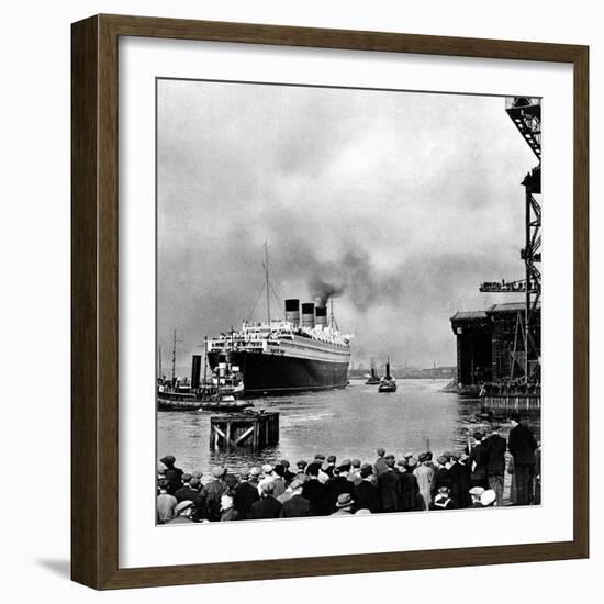 R.M.S. 'Queen Mary' Leaving Clydebank, March 1936-null-Framed Photographic Print