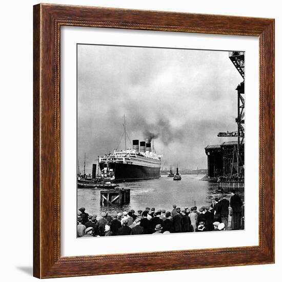 R.M.S. 'Queen Mary' Leaving Clydebank, March 1936-null-Framed Photographic Print