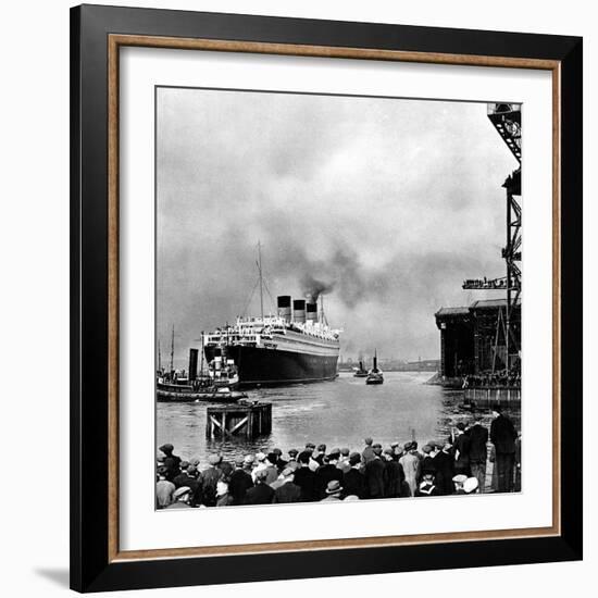 R.M.S. 'Queen Mary' Leaving Clydebank, March 1936-null-Framed Photographic Print