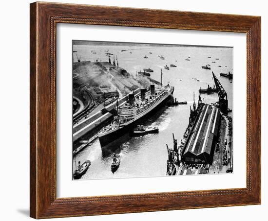 R.M.S. 'Queen Mary', Ocean Dock, Southampton, 1936-null-Framed Photographic Print