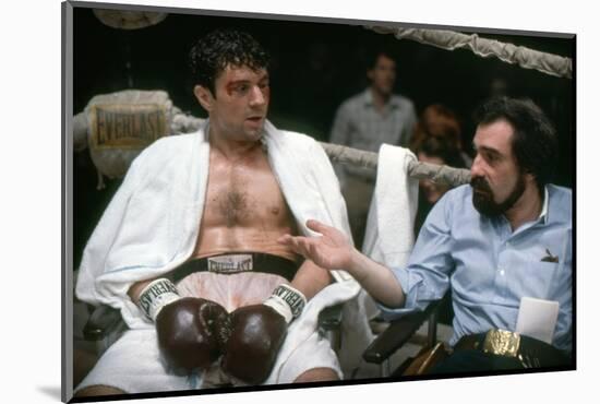 RAGING BULL, 1980 directed by MARTIN SCORSESE On the set, Martin Scorsese explains the scene to Rob-null-Mounted Photo