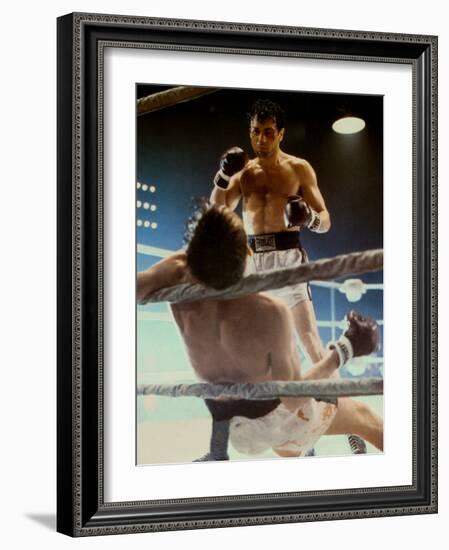 Raging Bull, Robert De Niro, Directed by Martin Scorsese, 1980-null-Framed Photo