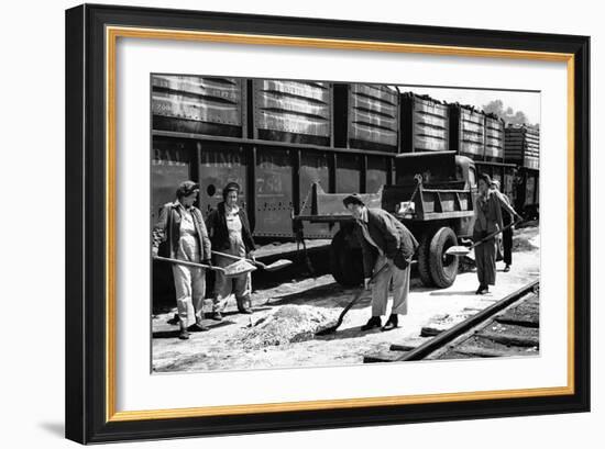 Railroad Women: Shavel Ballast-null-Framed Photographic Print