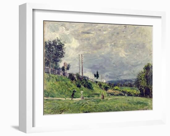 Railway Embankment at Sevres, C.1879 (Oil on Canvas)-Alfred Sisley-Framed Giclee Print