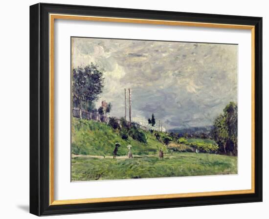 Railway Embankment at Sevres, C.1879 (Oil on Canvas)-Alfred Sisley-Framed Giclee Print