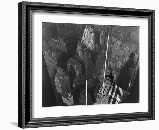 Raising the Mast, the Empire State Building, 1939 (Gelatin Silver Print)-Lewis Wickes Hine-Framed Giclee Print