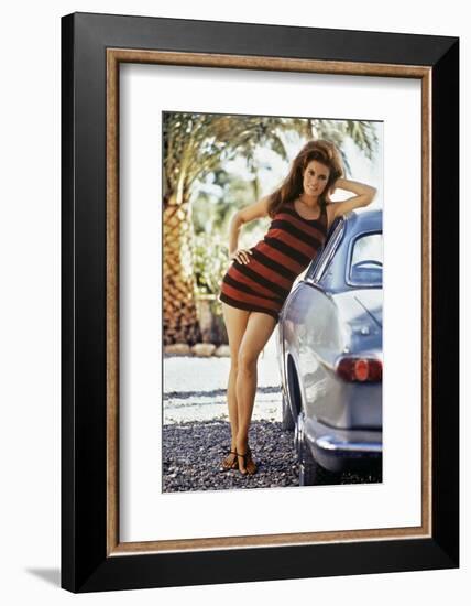 Raquel Welch (photo)-null-Framed Photo