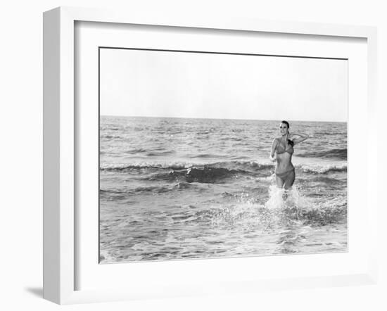 Raquel Welch-null-Framed Photo