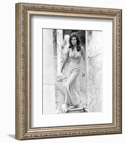 Raquel Welch-null-Framed Photo