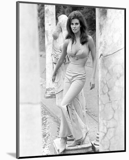 Raquel Welch-null-Mounted Photo