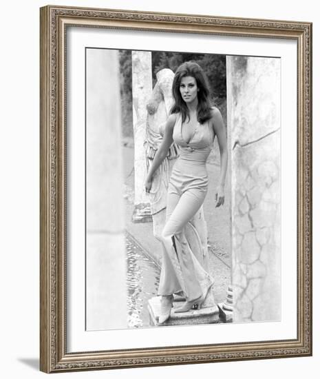 Raquel Welch-null-Framed Photo