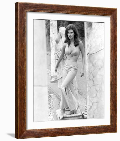 Raquel Welch-null-Framed Photo