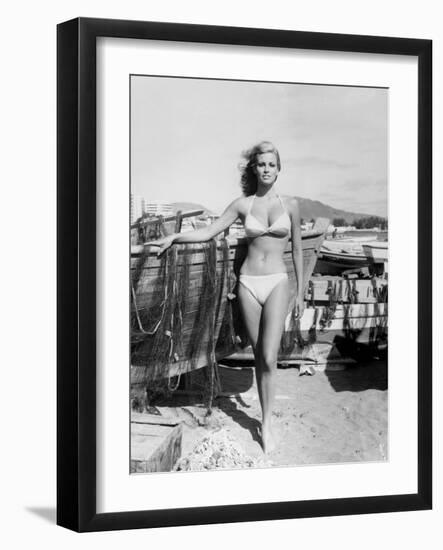 Raquel Welch-null-Framed Photographic Print