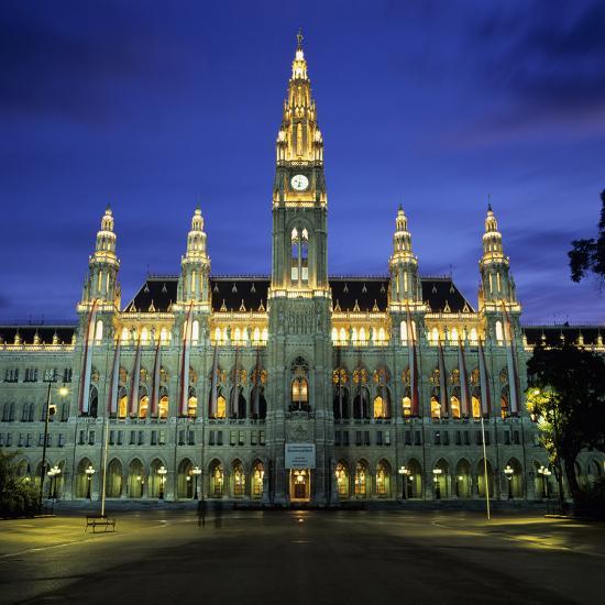 'Rathaus (Town Hall) Gothic Building at Night, UNESCO World Heritage ...
