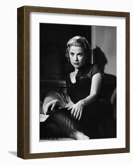 REAR WINDOW, 1954 directed by ALFRED HITCHCOCK Grace Kelly (b/w photo)-null-Framed Photo