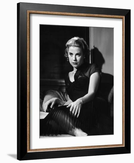 REAR WINDOW, 1954 directed by ALFRED HITCHCOCK Grace Kelly (b/w photo)-null-Framed Photo