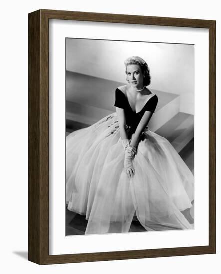 REAR WINDOW, 1954 directed by ALFRED HITCHCOCK Grace Kelly (b/w photo)-null-Framed Photo