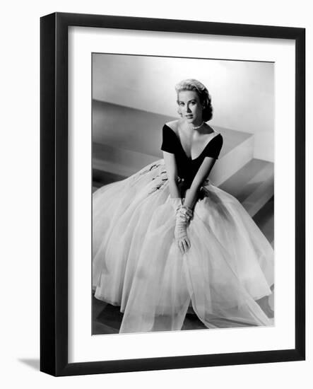 REAR WINDOW, 1954 directed by ALFRED HITCHCOCK Grace Kelly (b/w photo)-null-Framed Photo