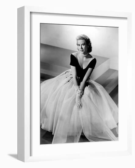 REAR WINDOW, 1954 directed by ALFRED HITCHCOCK Grace Kelly (b/w photo)-null-Framed Photo