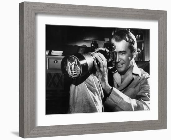 REAR WINDOW, 1954 directed byALFRED HITCHCOCK James Stewart (b/w photo)-null-Framed Photo