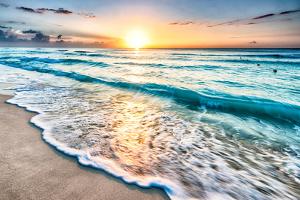 Sunrise over Beach in Cancun by rebelml
