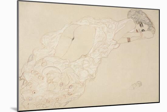 Reclining Nude Lying on Her Stomach and Facing Right, 1910-Gustav Klimt-Mounted Giclee Print