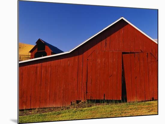 Red Barns-Stuart Westmorland-Mounted Photographic Print