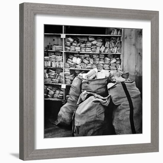 Red Cross: Mail, 1940-null-Framed Photographic Print