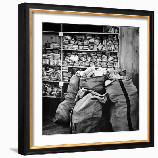 Red Cross: Mail, 1940-null-Framed Photographic Print