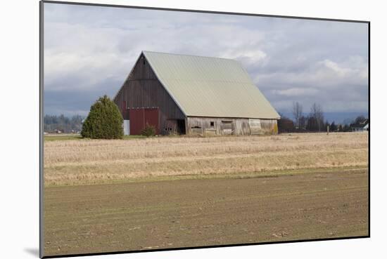 Red Door Barn-Dana Styber-Mounted Photographic Print