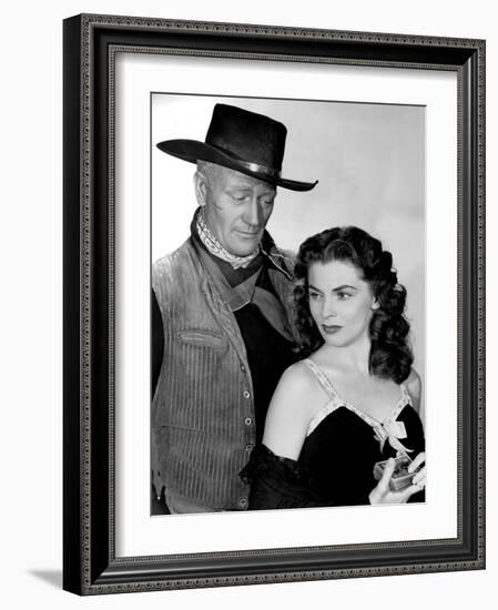 RED RIVER, 1948 directed by HOWARD HAWKS John Wayne and Joanne Dru (b/w photo)-null-Framed Photo