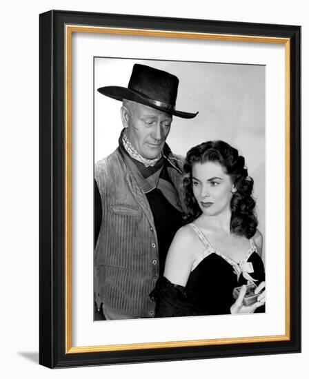 RED RIVER, 1948 directed by HOWARD HAWKS John Wayne and Joanne Dru (b/w photo)-null-Framed Photo