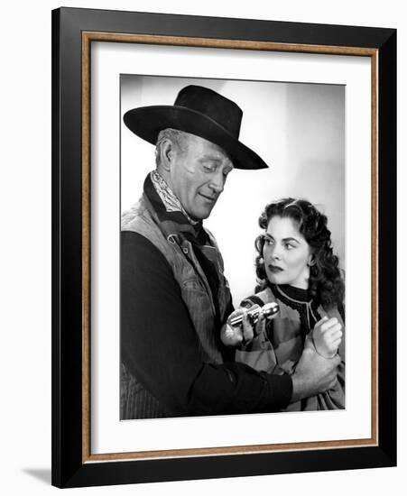 RED RIVER, 1948 directed by HOWARD HAWKS John Wayne and Joanne Dru (b/w photo)-null-Framed Photo