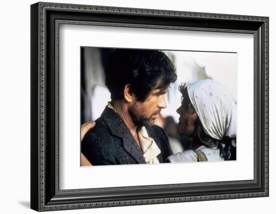 REDS, 1981 directed by WARREN BEATTY Warren Beatty and Diane Keaton (photo)-null-Framed Photo
