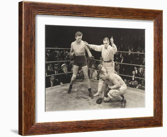 Referee Counting over Boxer in Ring-null-Framed Photo