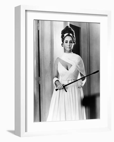 REFLECTIONS IN A GOLDEN EYE, 1967 directed by JOHN HUSTON Elizabeth Taylor (b/w photo)-null-Framed Photo