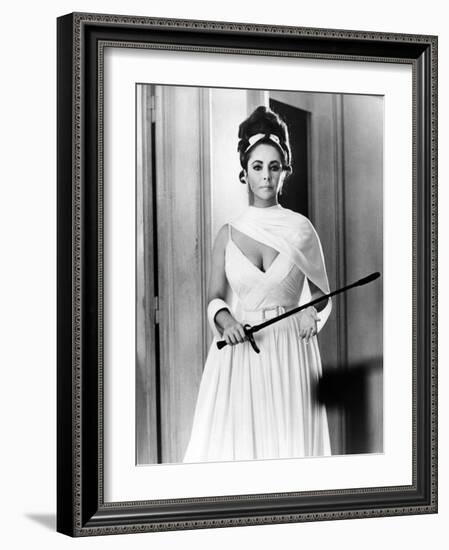 REFLECTIONS IN A GOLDEN EYE, 1967 directed by JOHN HUSTON Elizabeth Taylor (b/w photo)-null-Framed Photo