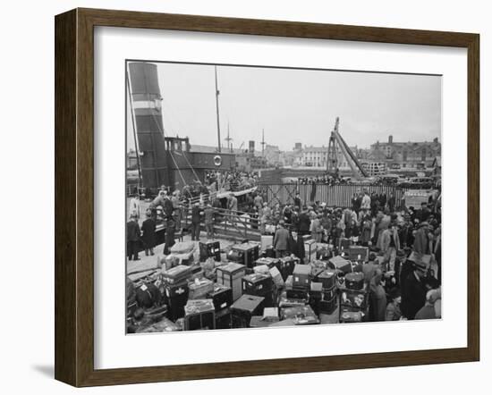 Refugees Arriving in London-Robert Hunt-Framed Photographic Print