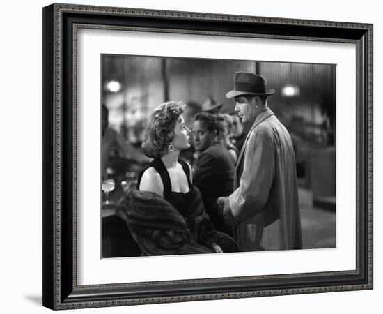 Reglement by Comptes THE BIG HEAT by FritzLang with Glenn Ford and Gloria Grahame, 1953 (b/w photo)-null-Framed Photo