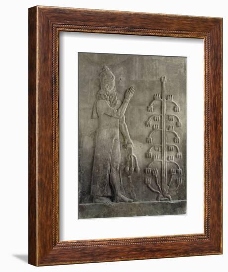 Relief du palais de Sargon II : génie portant un fleur de pavot-null-Framed Giclee Print