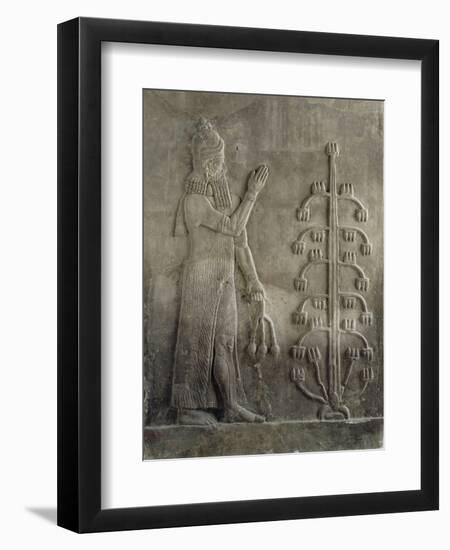 Relief du palais de Sargon II : génie portant un fleur de pavot-null-Framed Giclee Print