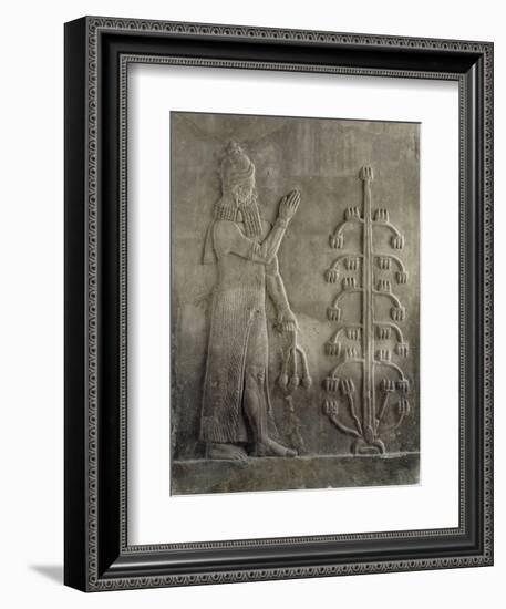 Relief du palais de Sargon II : génie portant un fleur de pavot-null-Framed Giclee Print