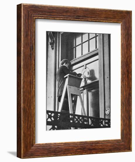 'Removing German emblems from German Embassy, Carlton House Terrace, London', 1914-Unknown-Framed Photographic Print