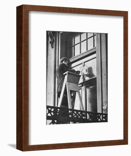 'Removing German emblems from German Embassy, Carlton House Terrace, London', 1914-Unknown-Framed Photographic Print