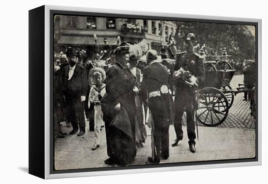 Retour De Prince Albert, 16 Aout 1909, À La Gare-null-Framed Premier Image Canvas